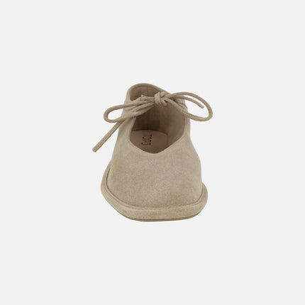 Zapatos confort de serraje beige con cierre de cordones