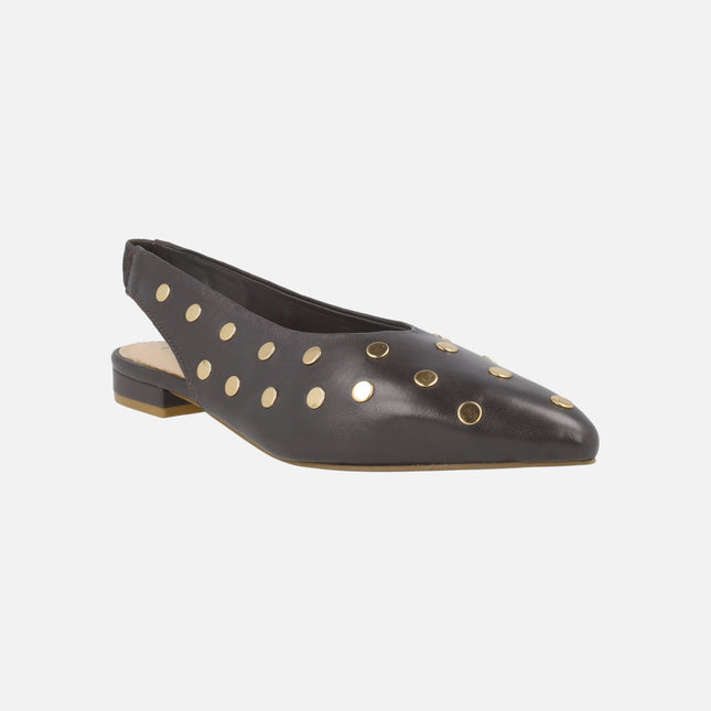 Bailarinas de piel destalonadas con adorno de tachas