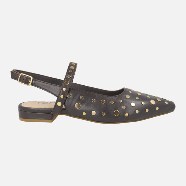 Bailarinas marrones de piel destalonadas con tachas doradas