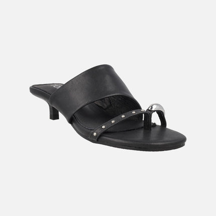 Black sandals with low heel and ring effect piece