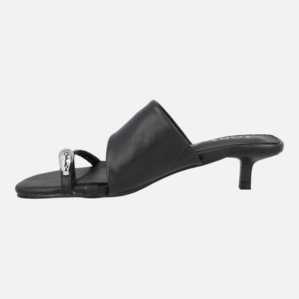 Black sandals with low heel and ring effect piece