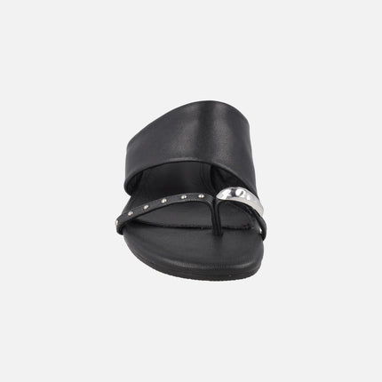 Black sandals with low heel and ring effect piece