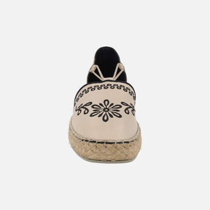 Zapatillas de esparto de color beige con bordados en negro
