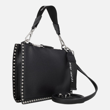 Bolsos en negro con detalle de remaches plateados y doble asa