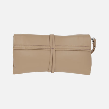 Carteras de mano efecto piel con bandolera incluída