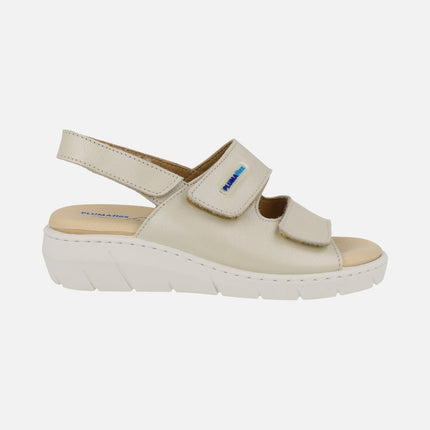 Sandalias confort en piel beige con cierre de velcros