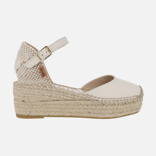 Zapatillas de esparto en piel color hielo con pulsera y plataforma