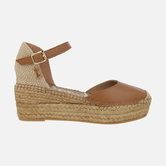 Zapatillas de esparto en piel con pulsera y plataforma