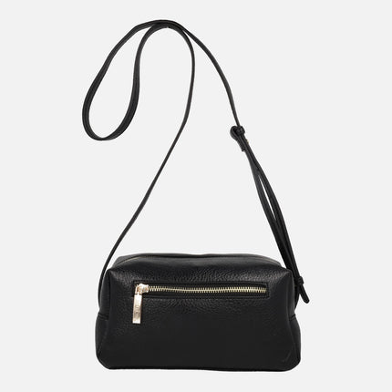 Bolsos bandolera de color negro con tachuelas doradas