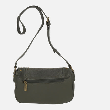 Bolsos bandolera de serraje y sintéticos con tapa y tachas metálicas