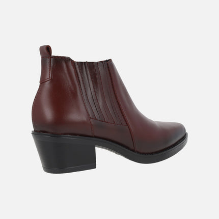 Botines chelsea de tacón estilo cowboy