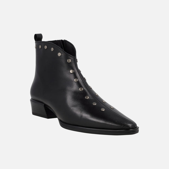 Low-heeled ankle boots with metal stud decoration