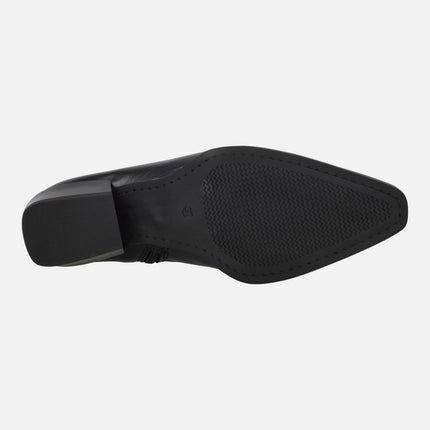 Botines de tacón bajo con adorno de tachas metálicas