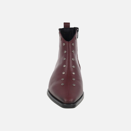 Botines de tacón bajo con adorno de tachas metálicas