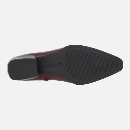 Botines de tacón bajo con adorno de tachas metálicas