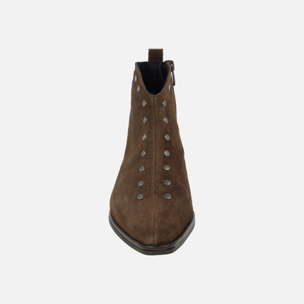 Botines de tacón bajo con adorno de tachas metálicas