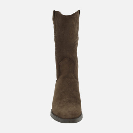 Botas estilo cowboy en serraje marrón oscuro
