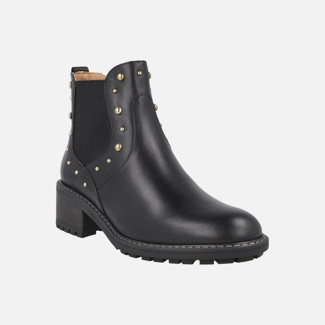 Botines Medina en piel negra con elásticos y tachas