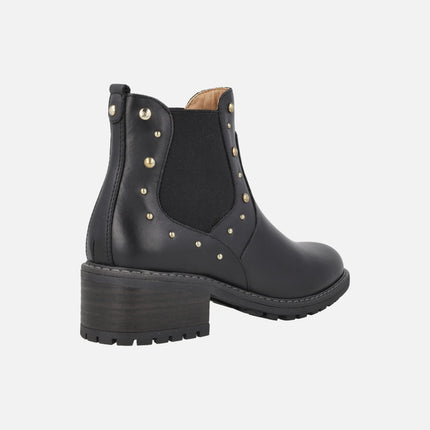 Botines Medina en piel negra con elásticos y tachas