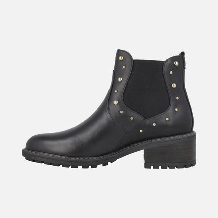 Botines Medina en piel negra con elásticos y tachas