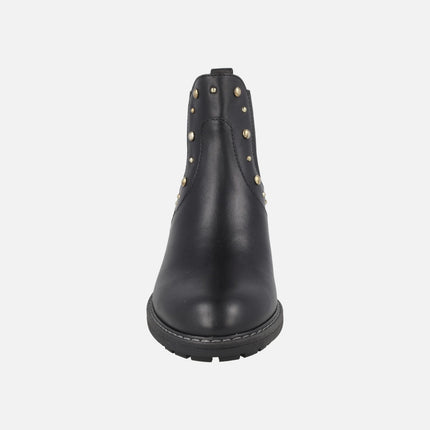 Botines Medina en piel negra con elásticos y tachas