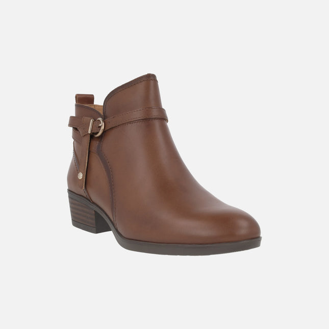 Botines de piel Daroca con detalle de tira con hebilla
