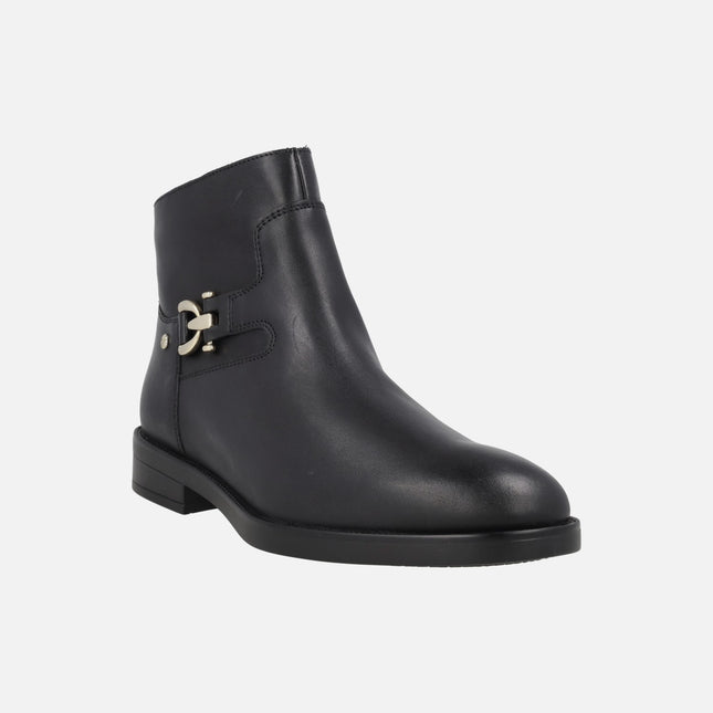 Botines de piel Puertollano con adorno metálico