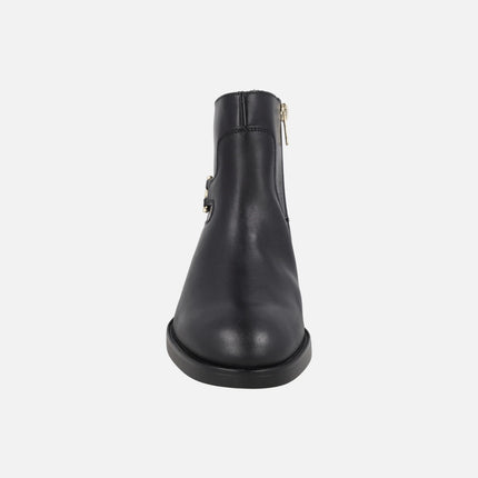Botines de piel Puertollano con adorno metálico