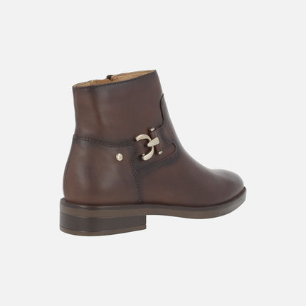 Botines de piel Puertollano con adorno metálico