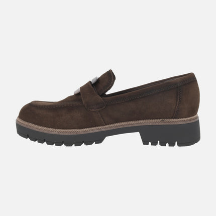 Mocasines para mujer en serraje marrón con adorno en el empeine