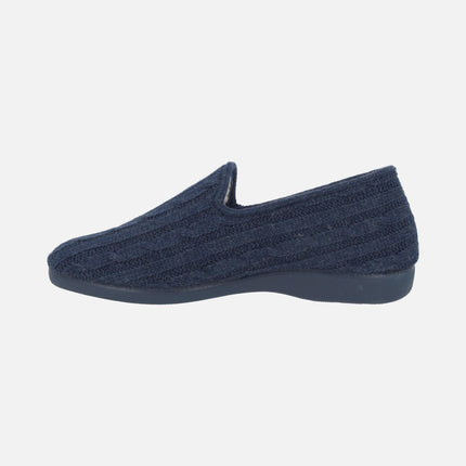 Closed house slippers for men in blue wool with sheepskin lining