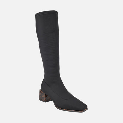 Botas altas en tejido elástico negro con tacones efecto carey