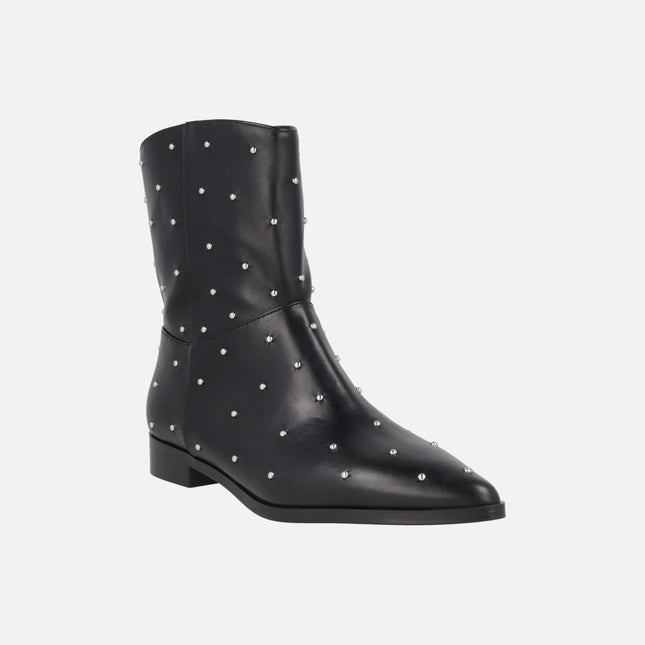 Botines negros con tachas plata