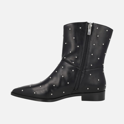 Botines negros con tachas plata