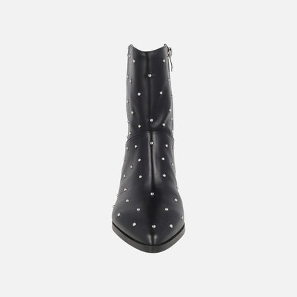 Botines negros con tachas plata