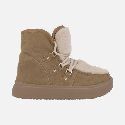 Camel suede boots with beige fur upper