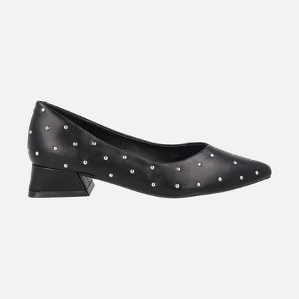Black pumps with low heels and studs