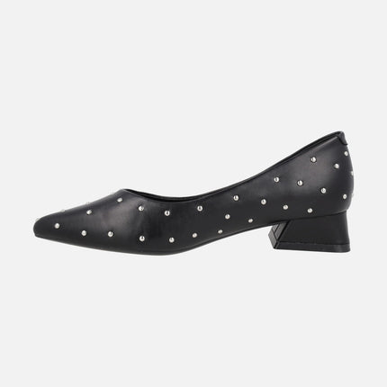 Black pumps with low heels and studs