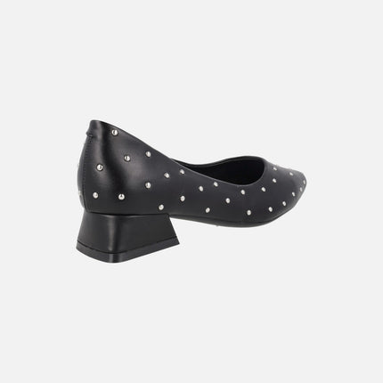 Black pumps with low heels and studs