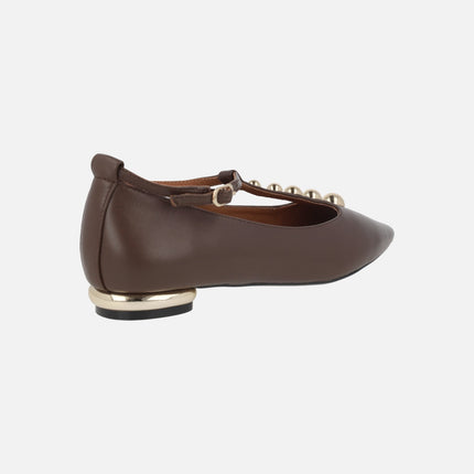 Leather ballerinas with strap crossing the instep and gold studs
