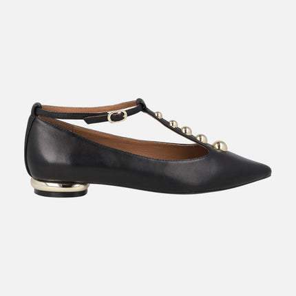 Leather ballerinas with strap crossing the instep and gold studs