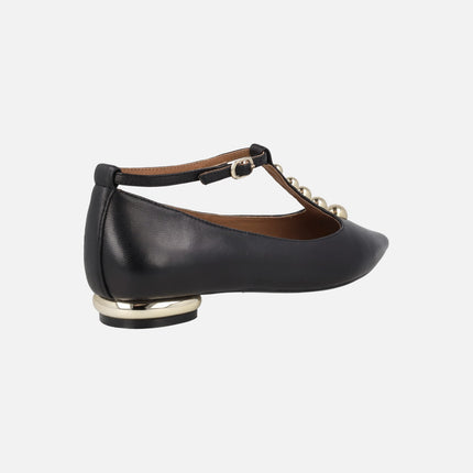 Leather ballerinas with strap crossing the instep and gold studs