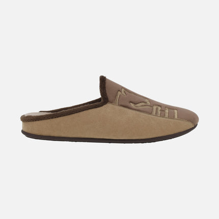 Men's house slippers with chess horse figure in brown combi