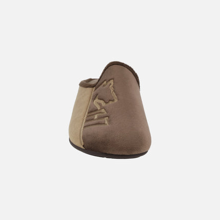 Men's house slippers with chess horse figure in brown combi