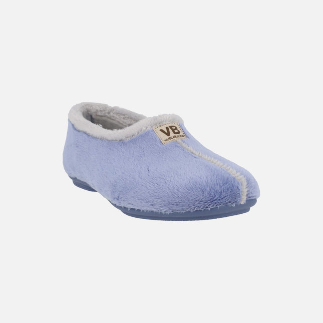 Closed house slippers for women in a combination of blue and gray fur
