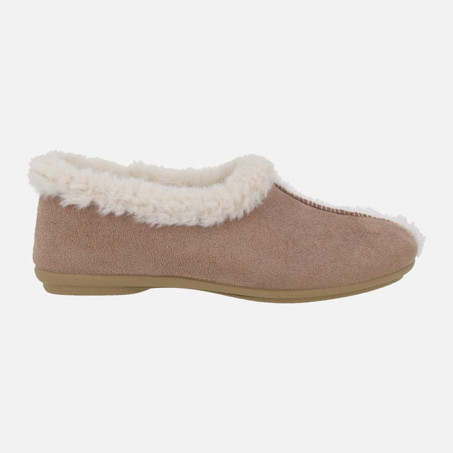 Closed house slippers for women in camel fabric with fur lining
