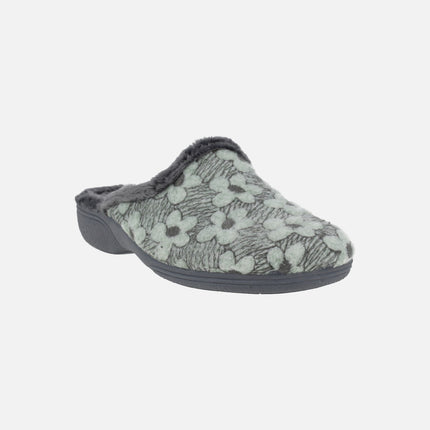 Barefoot slippers for women in aqua green fabric with embroidered flowers