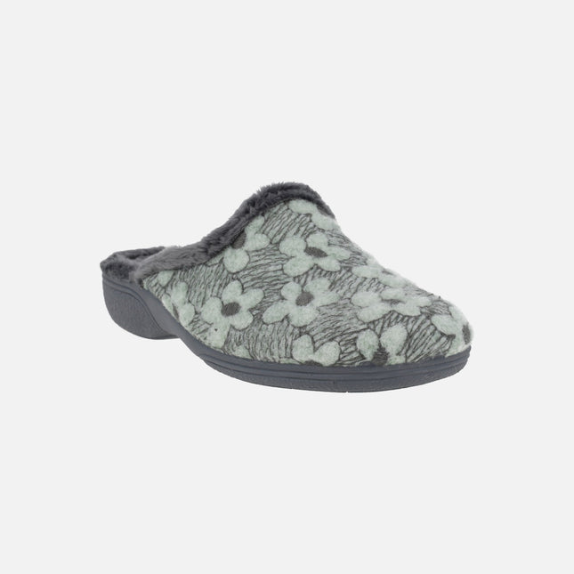 Barefoot slippers for women in aqua green fabric with embroidered flowers