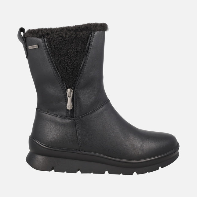 Botas de piel de caña baja con membrana impermeable y detalle de cremallera