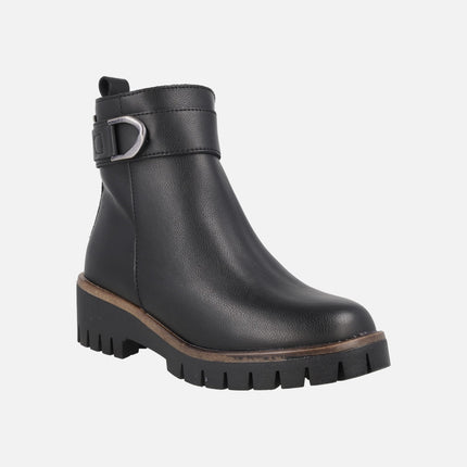 Botines de piel con adorno metálico y membrana impermeable